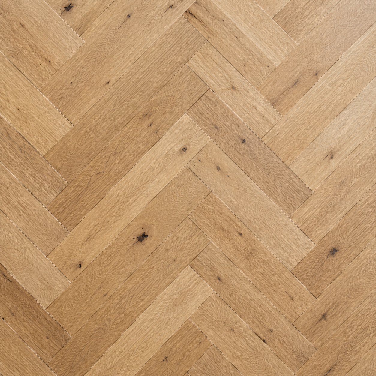 Natūralaus atspalvio be apdailos ąžuolo eglutės parketas, 125 mm | Oak Me Up